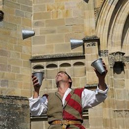 Maladonne, jongleur médiéval, yhéâtre de rue